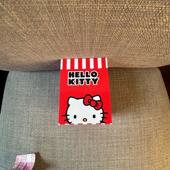 HELLO KITTY KNOWS WHAT TIME IT IS WITH THIS BRAND NEW WATCH!!! - Picture 4 of 4